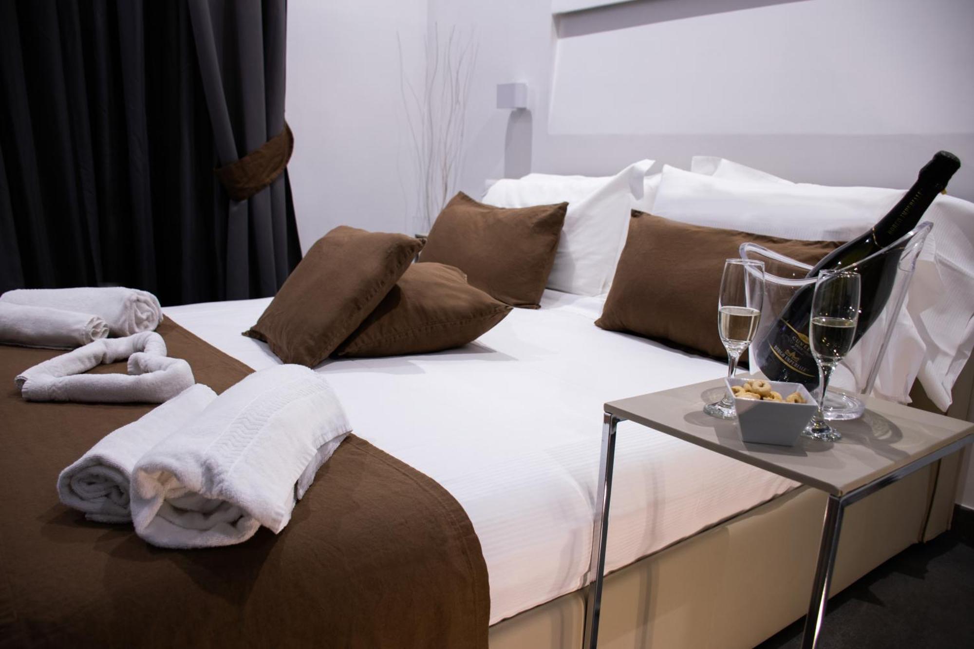 Megaris Luxury Suite Rooms Naples Extérieur photo