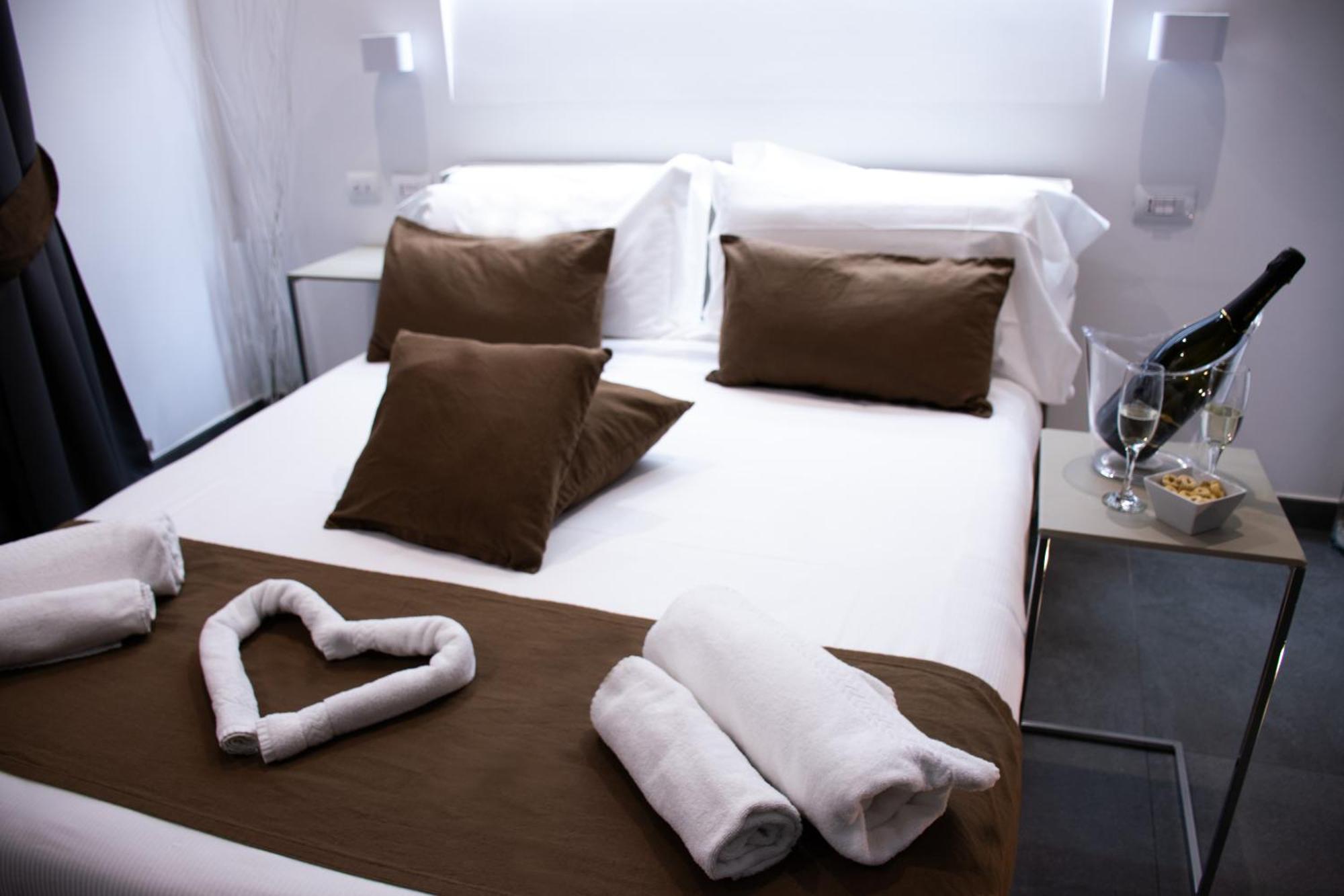 Megaris Luxury Suite Rooms Naples Extérieur photo